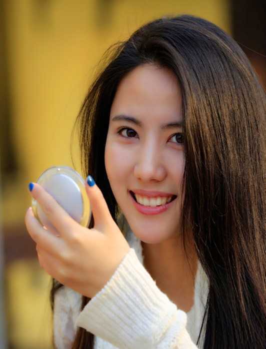 清純動(dòng)人中長(zhǎng)直發(fā)發(fā)型圖片