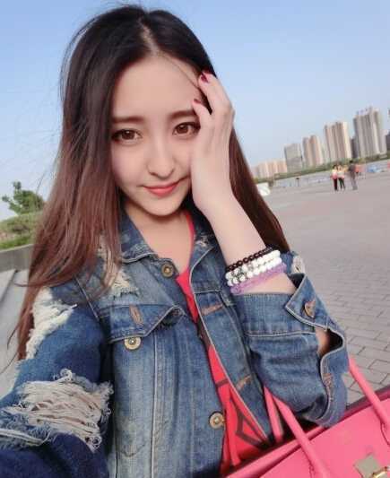 女生清新簡(jiǎn)約直發(fā)發(fā)型