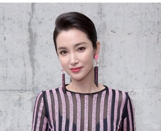 長直發(fā)通勤發(fā)型如何打理