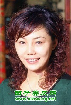 熟女陶瓷燙中卷發型圖片野性美女輕松打造