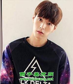 長臉直發男生的發型圖片可愛還有點時尚味道