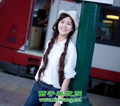 圓臉女生黑直發發型設計