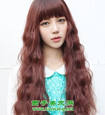 披肩齊劉海自來卷發(fā)型活潑又有甜美氣質(zhì)