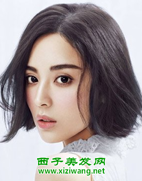 2022年圓臉女生韓版中分短發發型