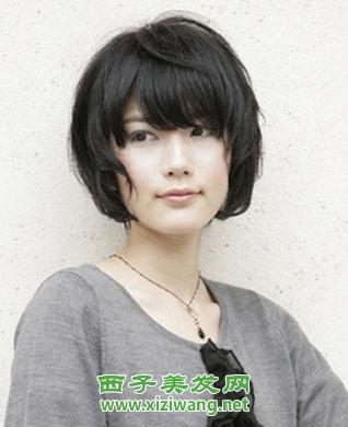 2022女生黑色卷發發型圖片