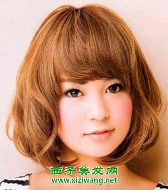 女生齊肩梨花燙發型