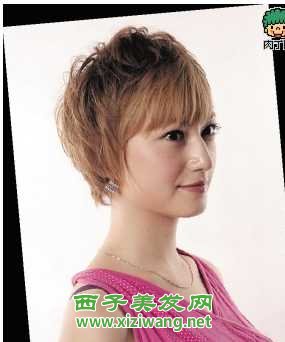 2022女生中短發卷發發型圖片