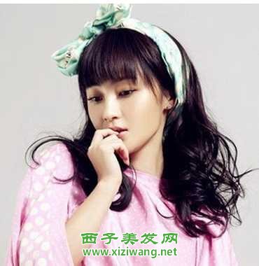 2022女生甜美卷發(fā)發(fā)型圖片