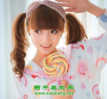 女生中卷發(fā)發(fā)型圖片中卷發(fā)怎么扎好看