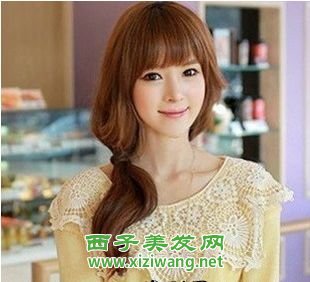 甜美長卷發發型扎法