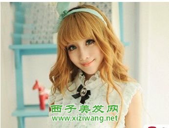 甜美長卷發發型扎法