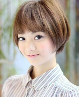 2022流行的亞麻色短發(fā)造型亞麻色讓短發(fā)女生女人味十足