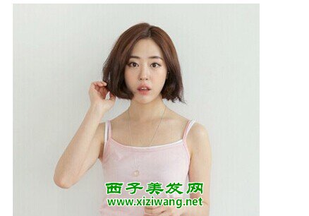 女生中短卷發發型造型圖