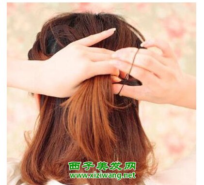 中分齊肩短發(fā)要怎么扎好看中分齊肩短發(fā)扎法教程