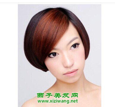 女生不對稱短發發型的圖片