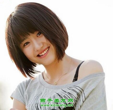 初中圓臉女生好看短發(fā)發(fā)型中分和平劉海都甜美好看