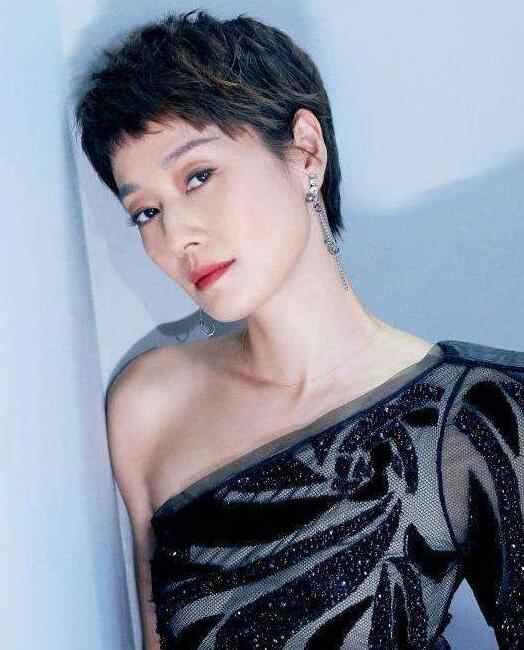 50歲女人最好看短發,增添高貴優雅的氣場