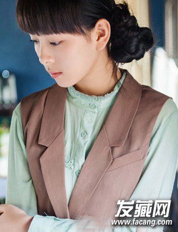 中分梨花頭發(fā)型春季女大學(xué)生減齡發(fā)型推薦