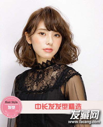 春夏流行女生發(fā)型棕色中長發(fā)光澤飽滿盡顯優(yōu)雅