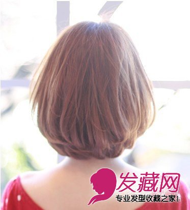 蓬松的感覺加上不規則的卷燙中長發梨花頭燙發