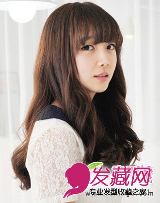 女生長發發型完美詮釋輕熟氣質魅力